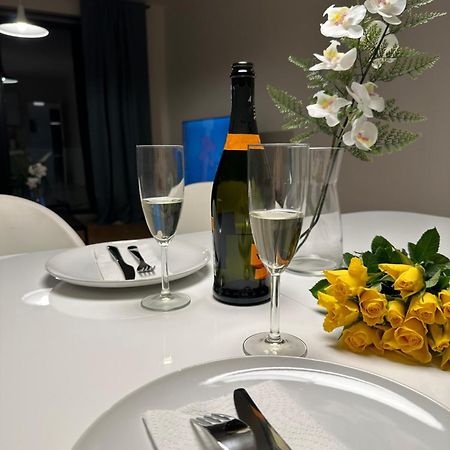 Apartment 4 Room, 2 Bath, Parking プラハ エクステリア 写真