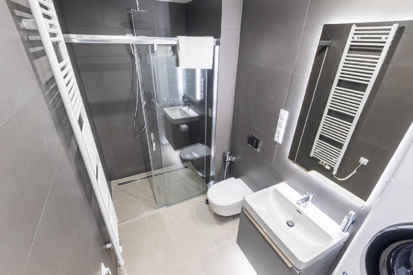 Apartment 4 Room, 2 Bath, Parking プラハ エクステリア 写真