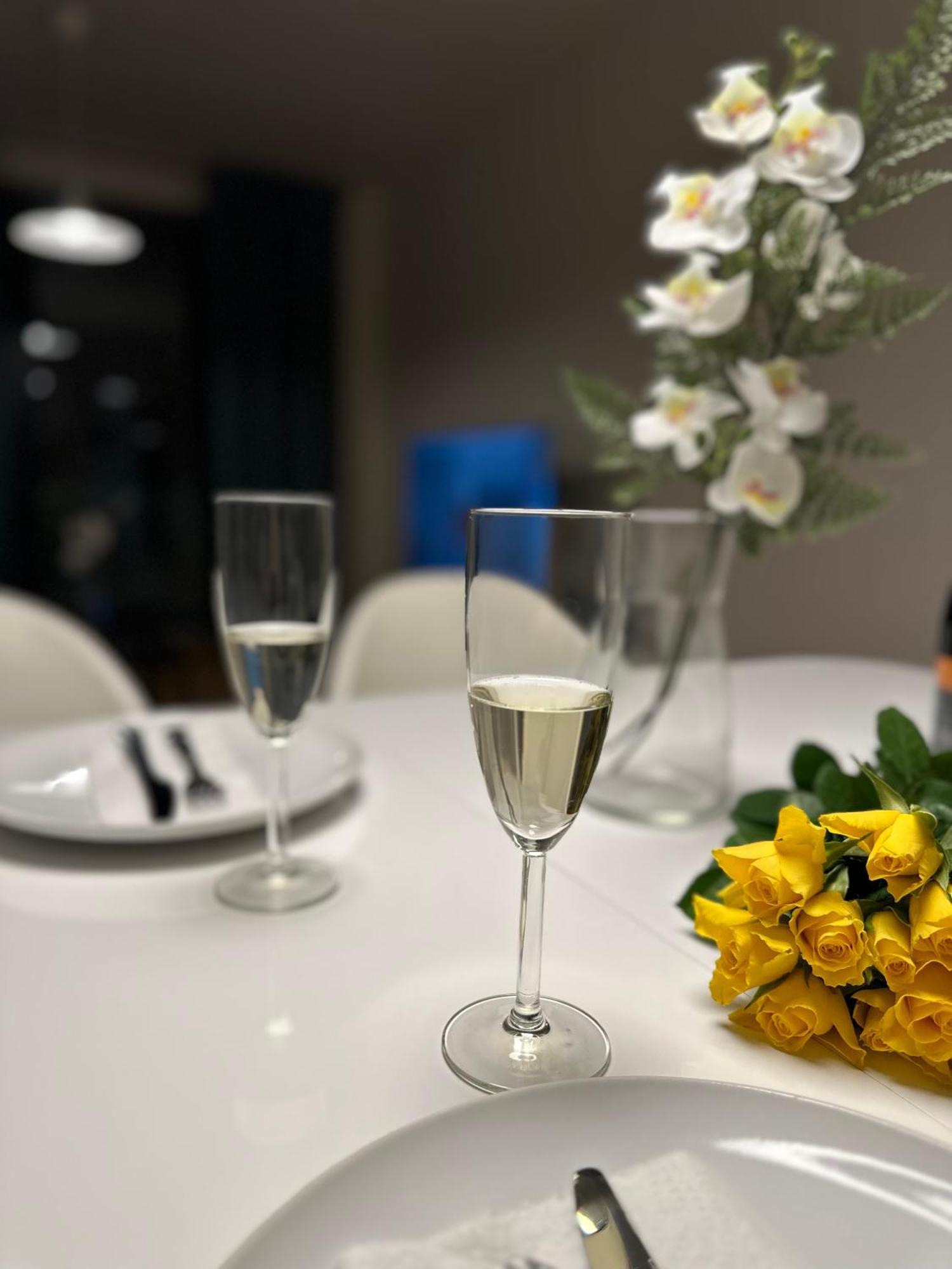 Apartment 4 Room, 2 Bath, Parking プラハ エクステリア 写真