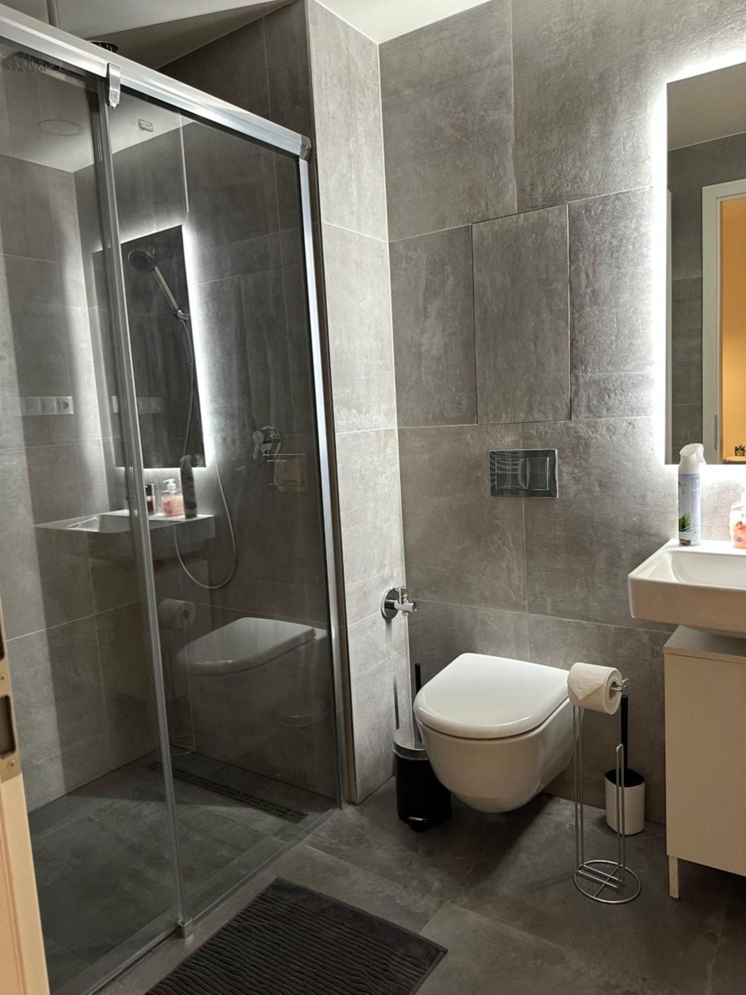 Apartment 4 Room, 2 Bath, Parking プラハ エクステリア 写真