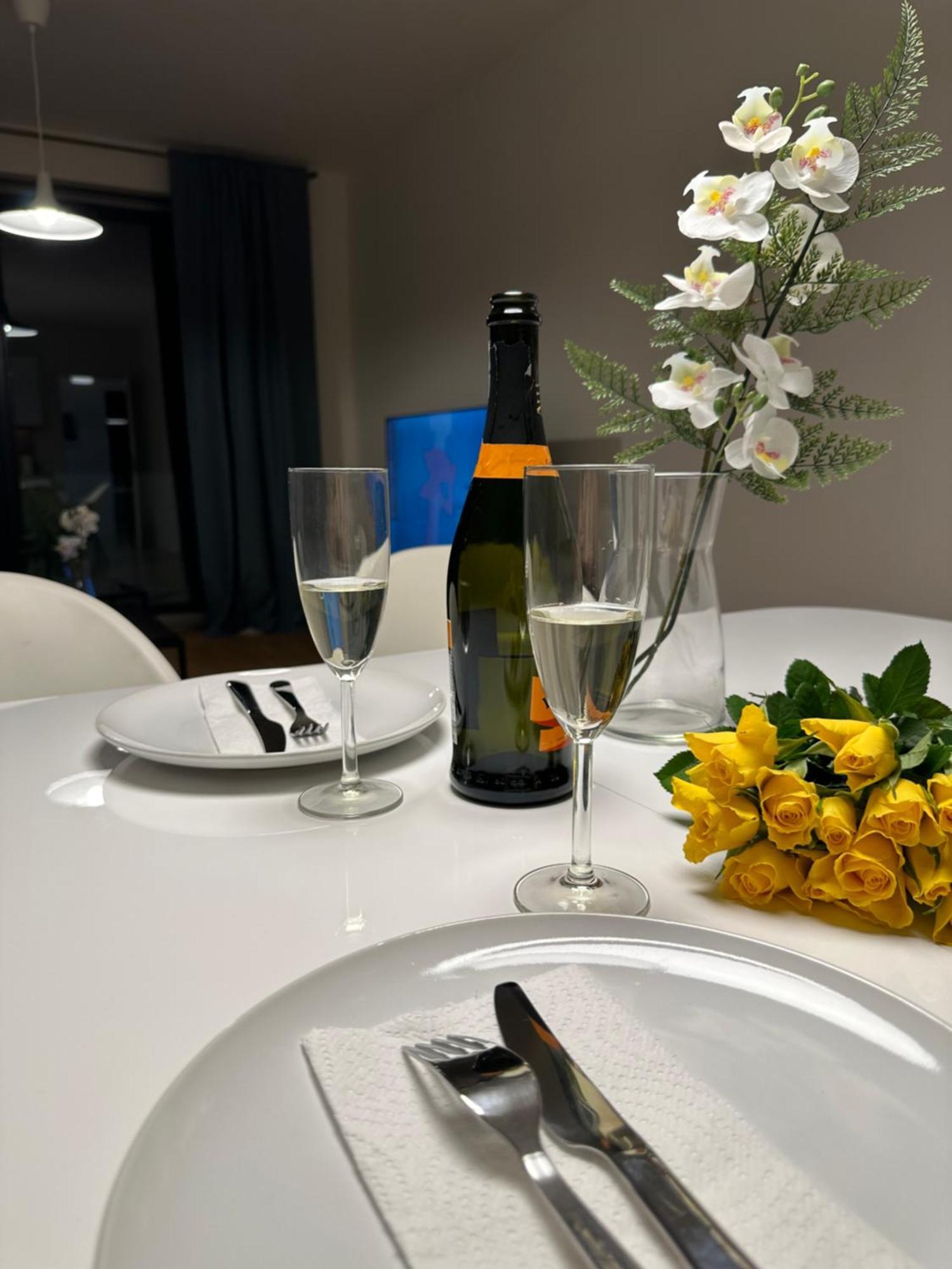 Apartment 4 Room, 2 Bath, Parking プラハ エクステリア 写真