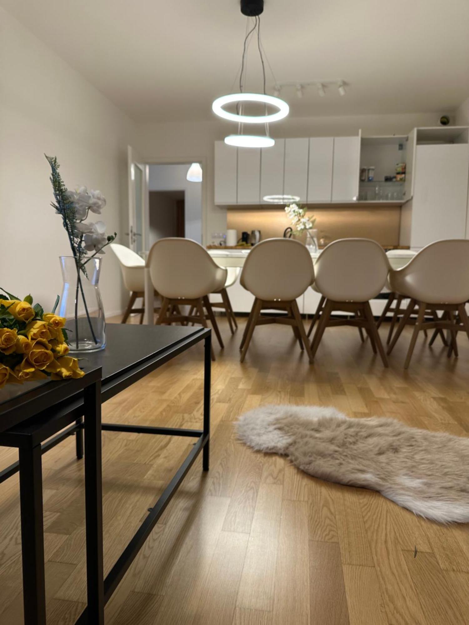 Apartment 4 Room, 2 Bath, Parking プラハ エクステリア 写真