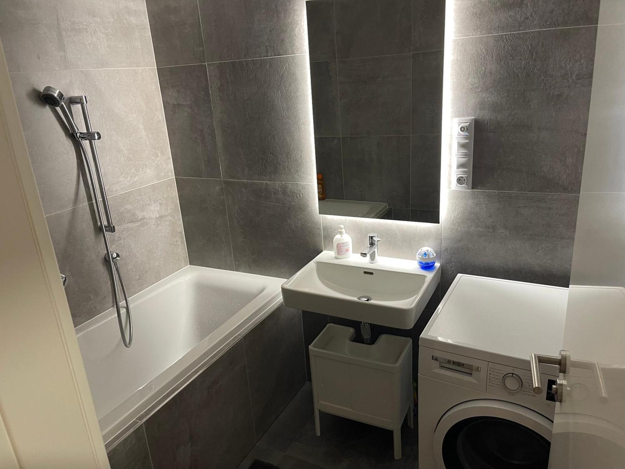 Apartment 4 Room, 2 Bath, Parking プラハ エクステリア 写真