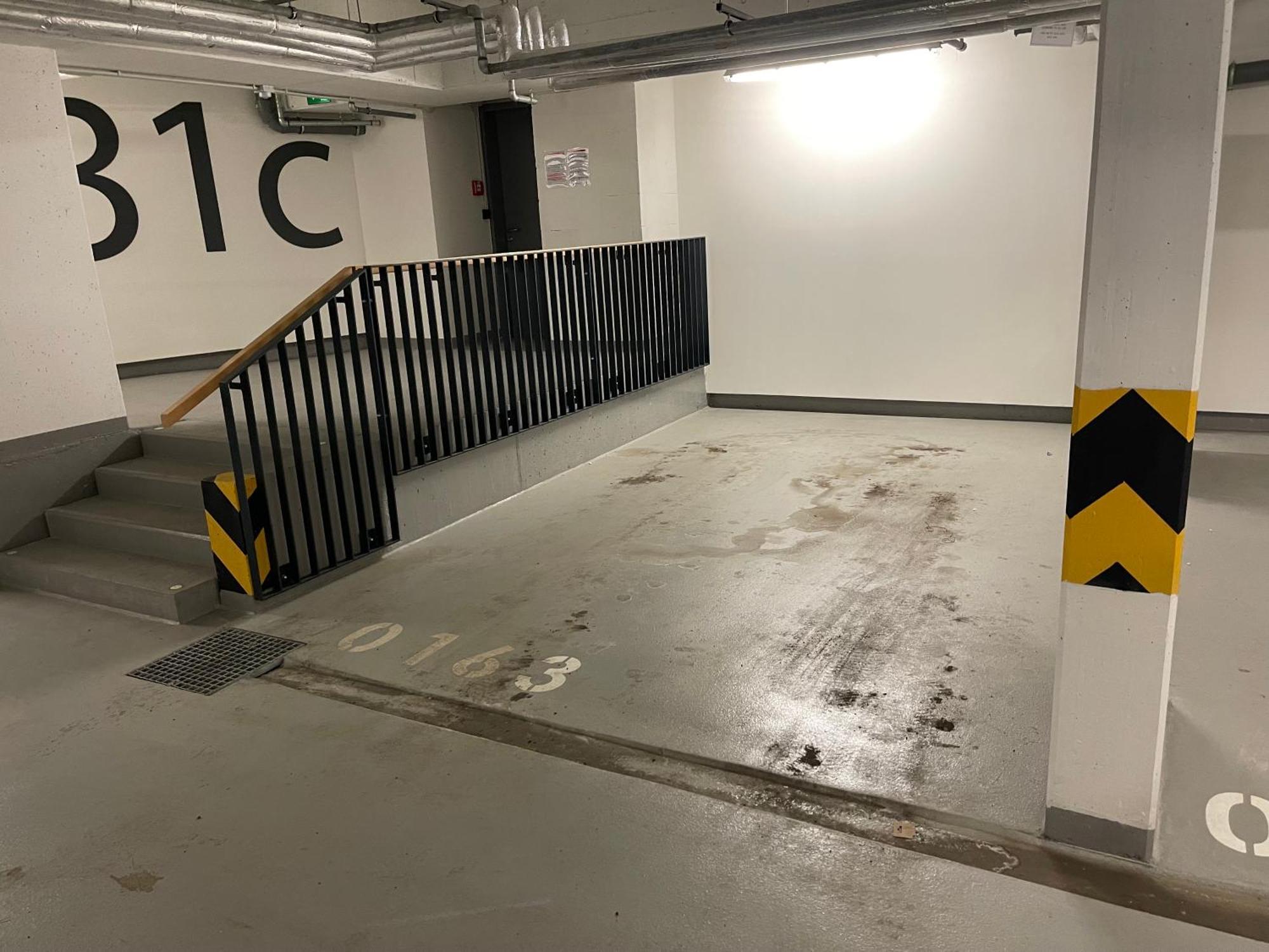 Apartment 4 Room, 2 Bath, Parking プラハ エクステリア 写真