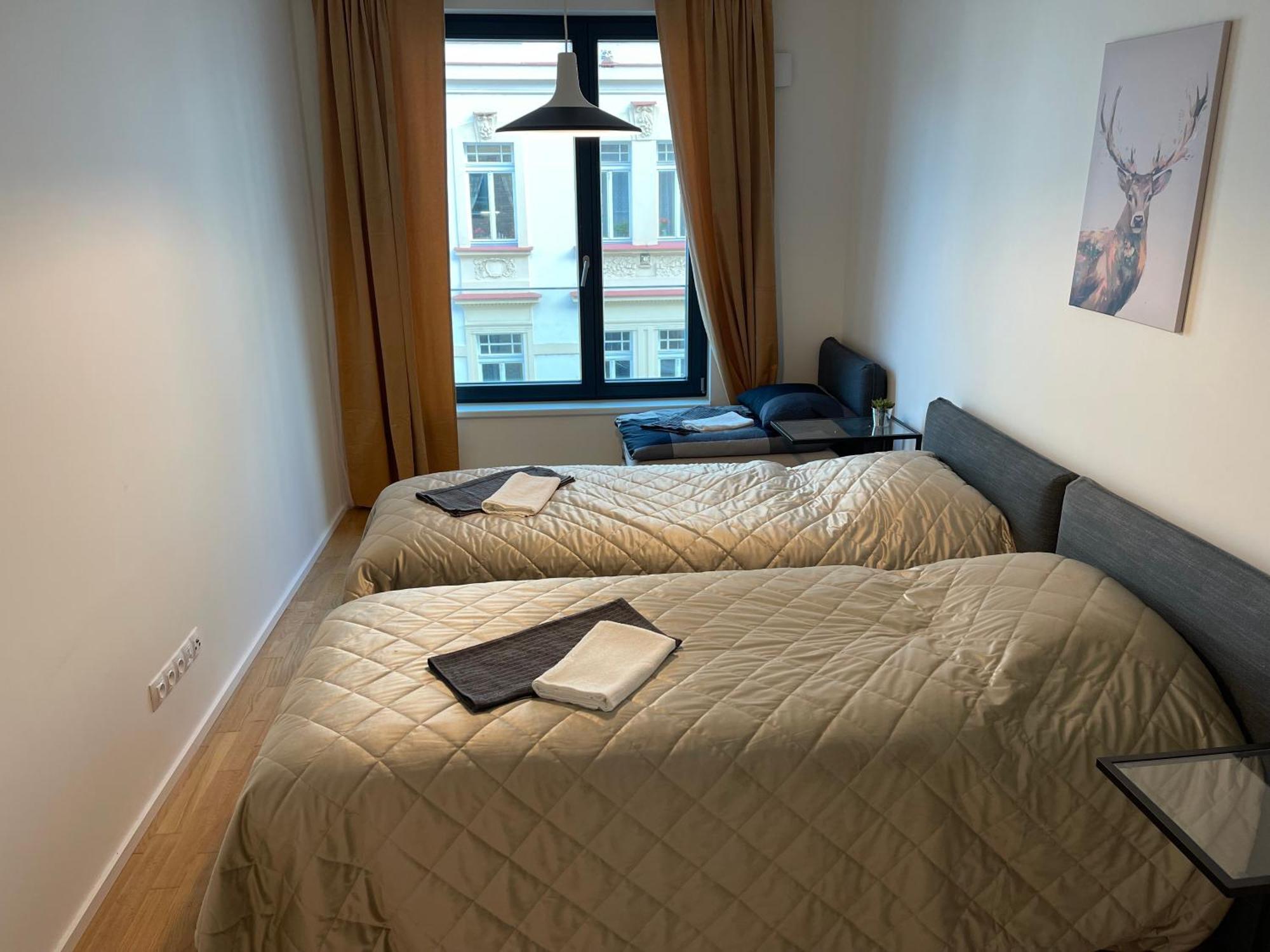 Apartment 4 Room, 2 Bath, Parking プラハ エクステリア 写真